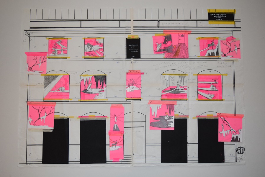 Forarbejde til den midlertidige installation Til HYGGE. Signs of Memory, 9 pink Windows project, KØS, Køge